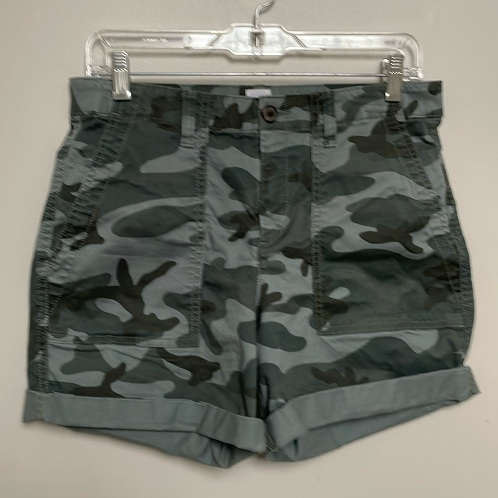Gap Cuffed Camo Shorts 5”